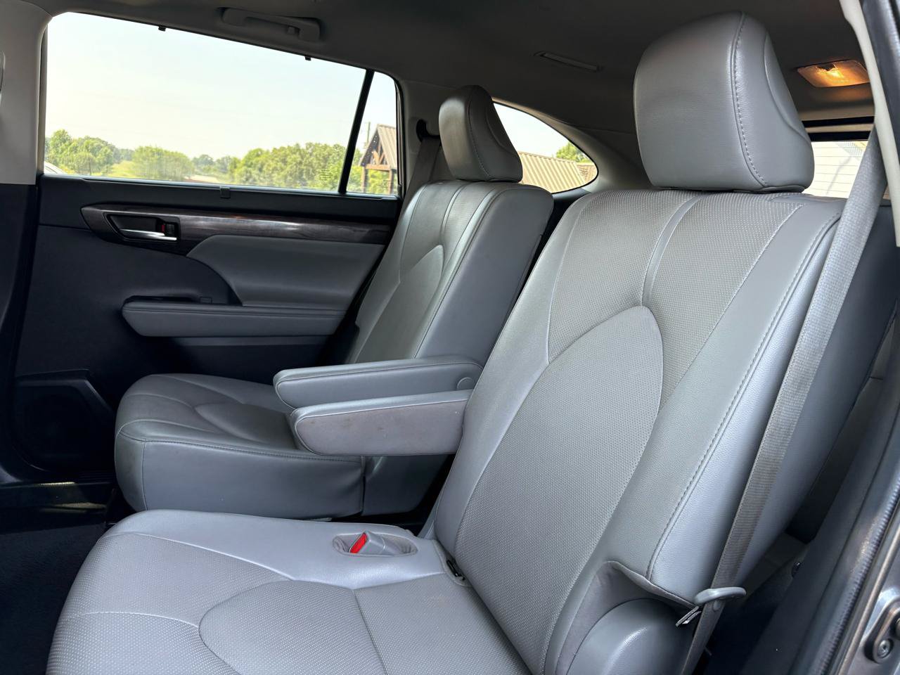 Used 2021 Toyota Highlander Limited FWD image 16
