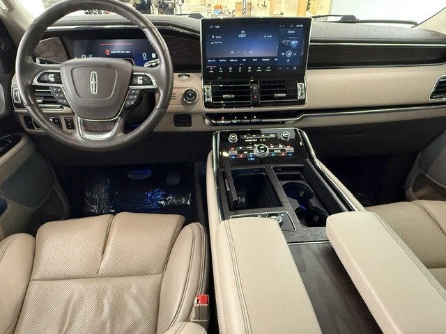 Used 2024 Lincoln Navigator Reserve AWD/4WD image 16