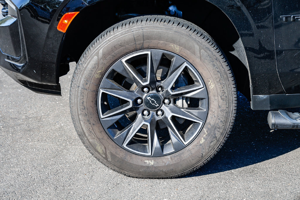 Used 2021 Chevrolet Tahoe Z71 w/ Rear Media and Nav Package AWD/4WD image 9