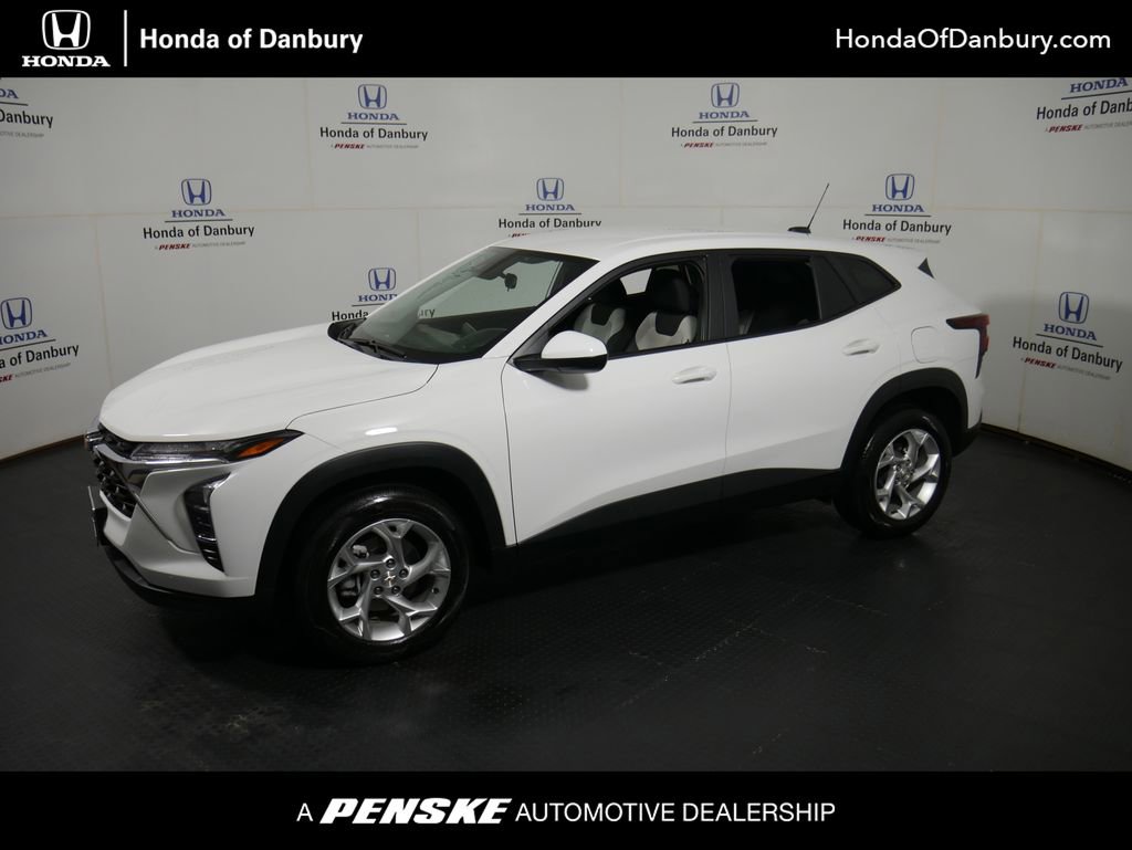 Used 2024 Chevrolet Trax LS w/ LS Convenience Package