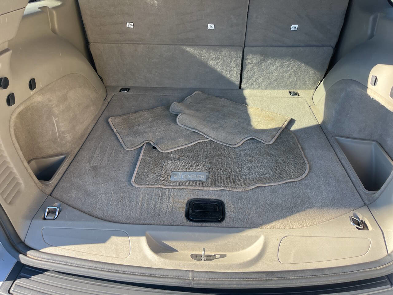 Used 2012 Jeep Grand Cherokee Laredo w/ Laredo E Group image 27