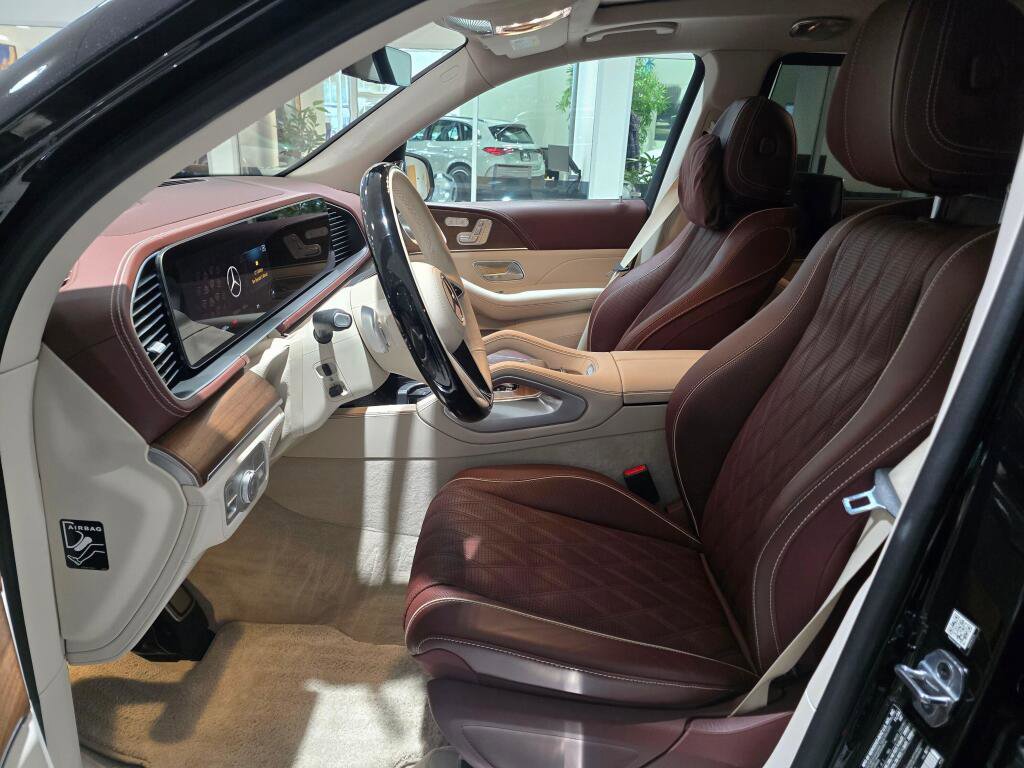 Used 2025 Mercedes-Benz Maybach GLS 600 4MATIC image 13
