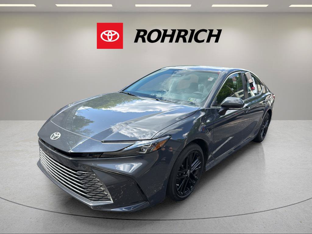 Used 2025 Toyota Camry XLE FWD image 1