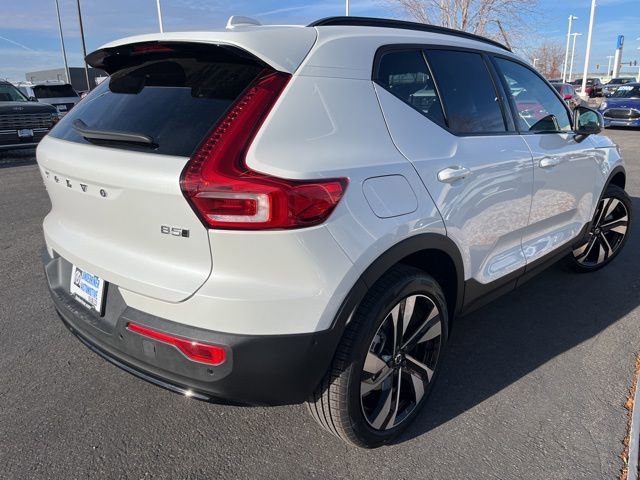 New 2026 Volvo XC40 B5 Ultra w/ Climate Package AWD/4WD image 4