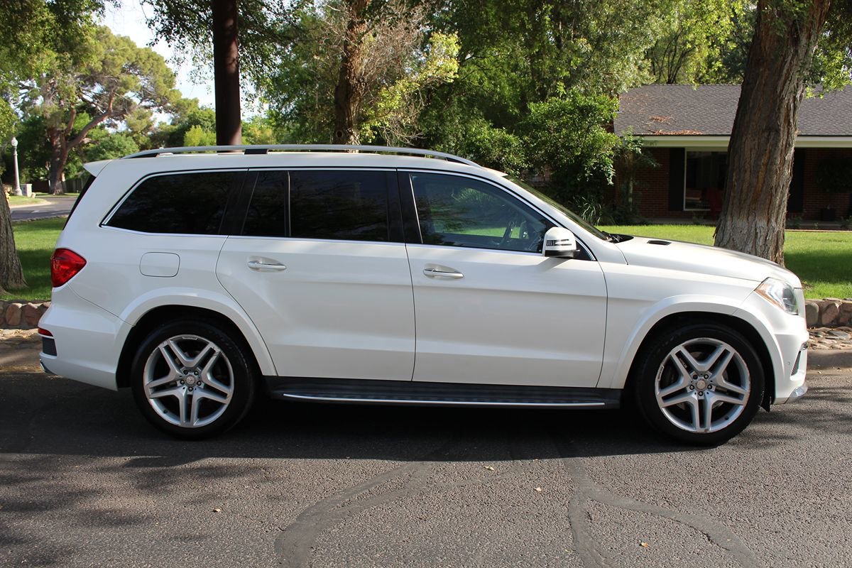 Used 2015 Mercedes-Benz GL 550 4MATIC image 3