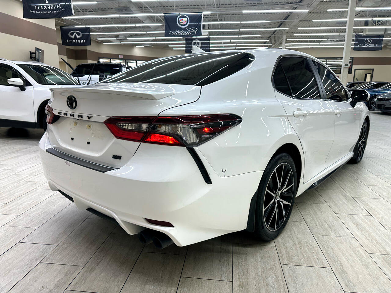 Used 2023 Toyota Camry SE image 7