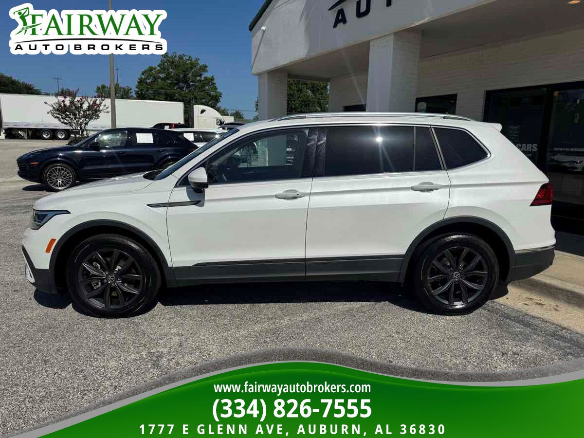 Used 2023 Volkswagen Tiguan SE AWD/4WD image 9