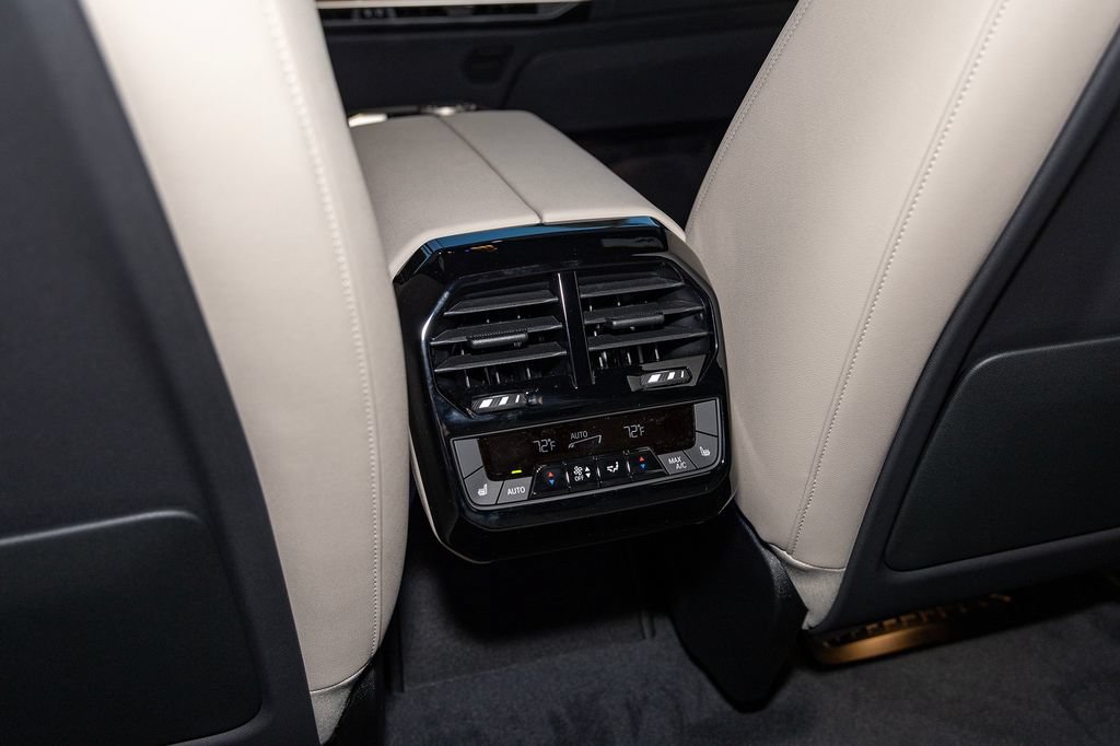 Used 2026 BMW iX xDrive45 w/ Premium Package AWD/4WD image 36