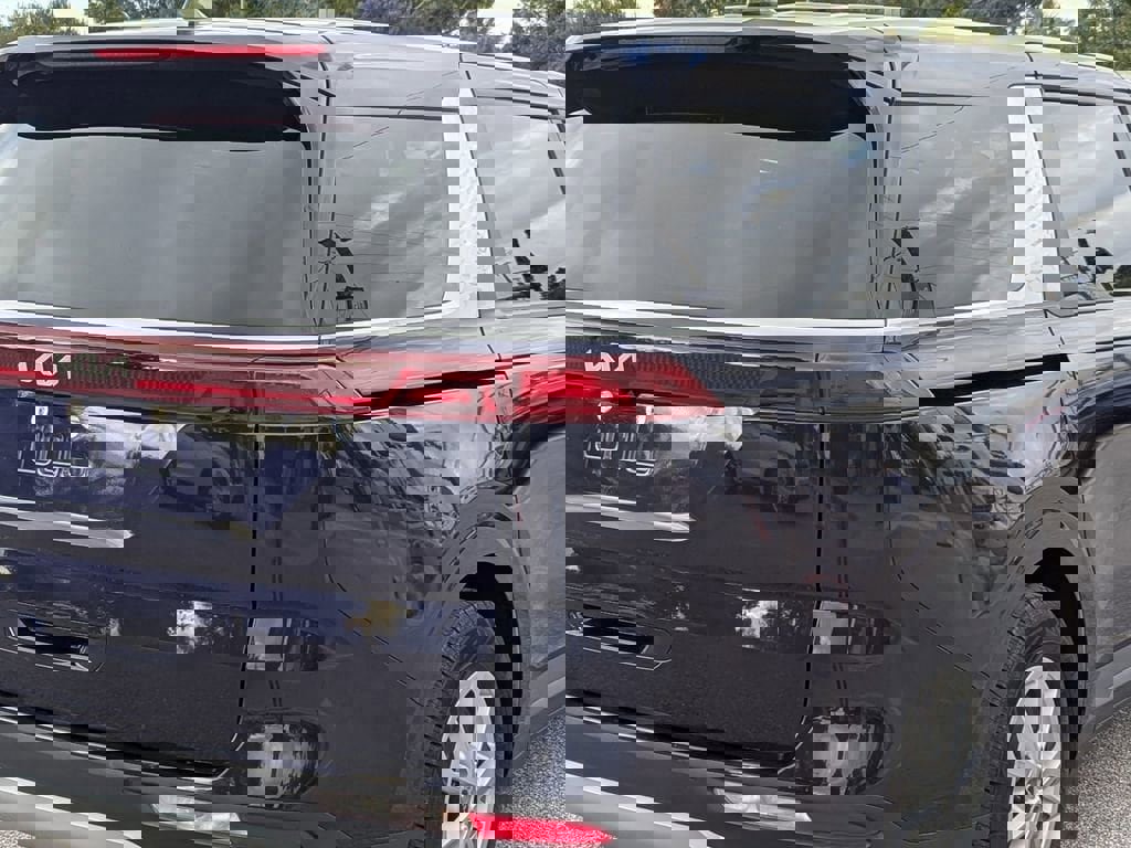 Certified 2024 Kia Carnival LX image 7