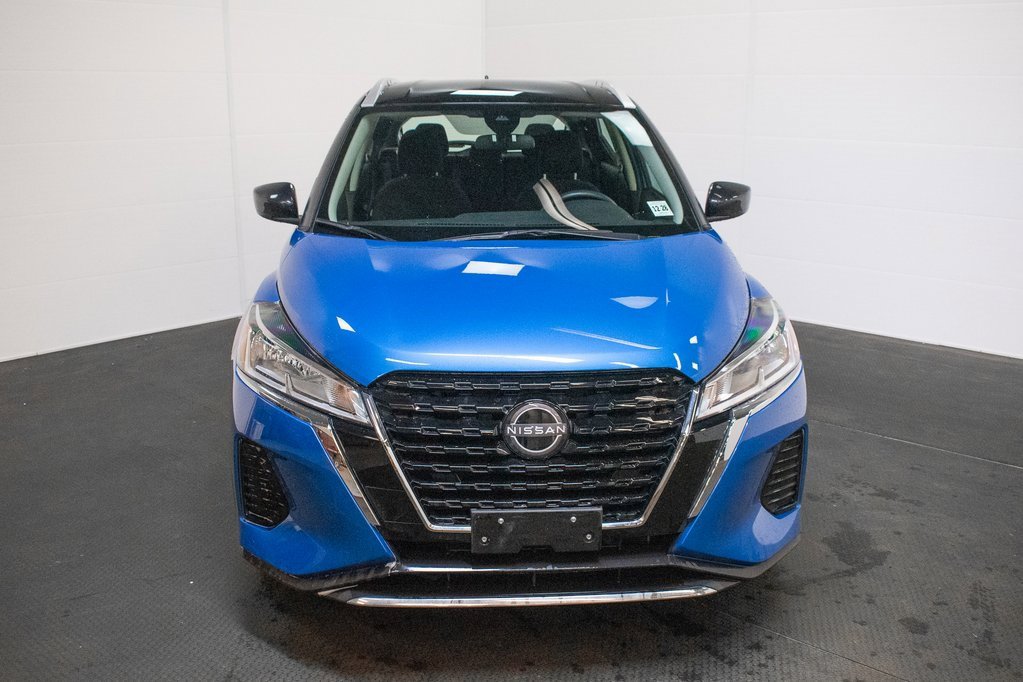 Used 2023 Nissan Kicks SV image 2
