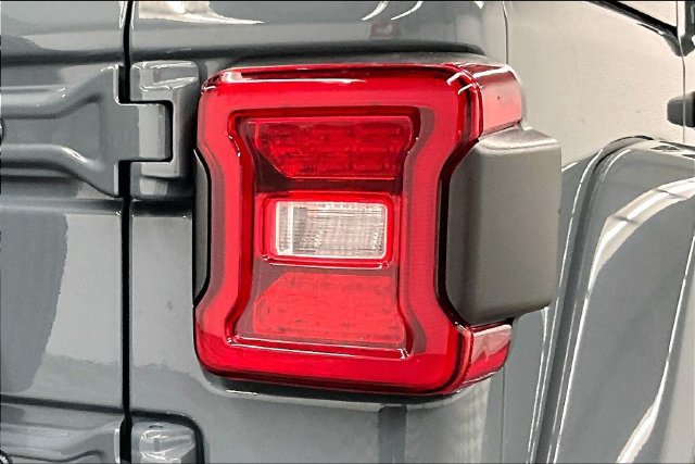 Used 2026 Jeep Wrangler Unlimited Sahara AWD/4WD image 9