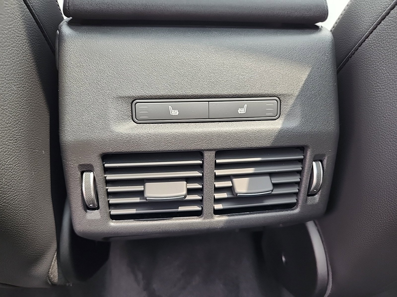 New 2024 Land Rover Discovery Sport Dynamic SE image 26