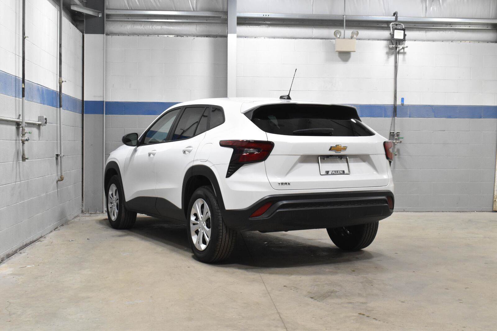 Used 2026 Chevrolet Trax LS w/ Driver Confidence Package FWD image 21