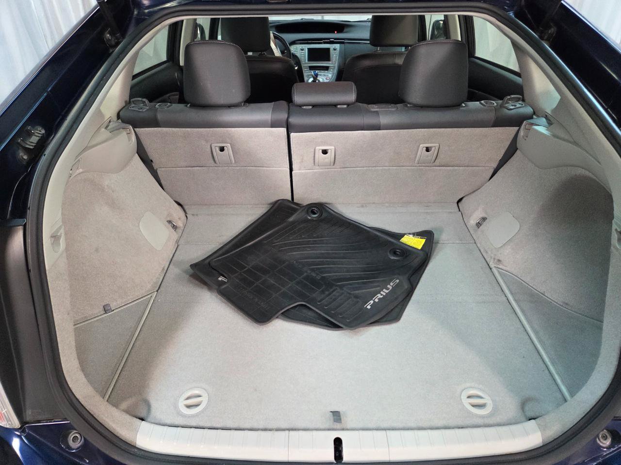 Used 2015 Toyota Prius Five w/ Advanced Technology Package FWD image 8
