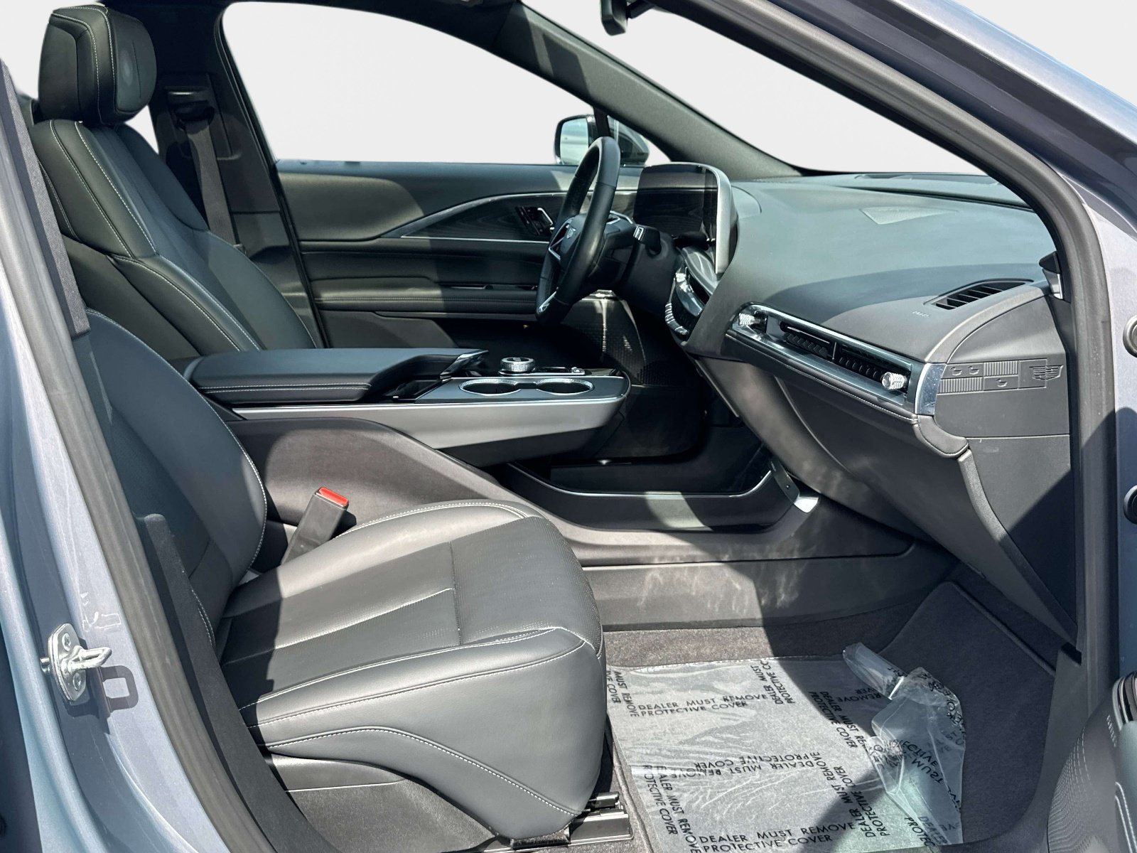 Certified 2024 Cadillac Lyriq Luxury AWD/4WD image 14
