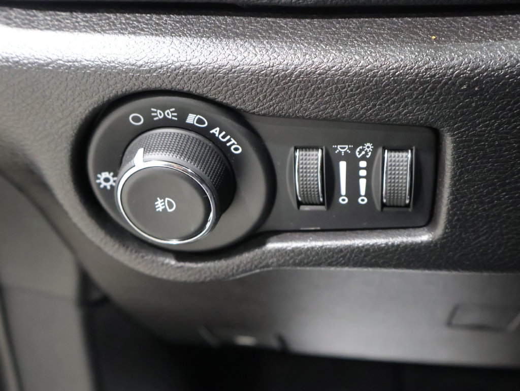 Used 2020 Chrysler Pacifica Limited FWD image 31