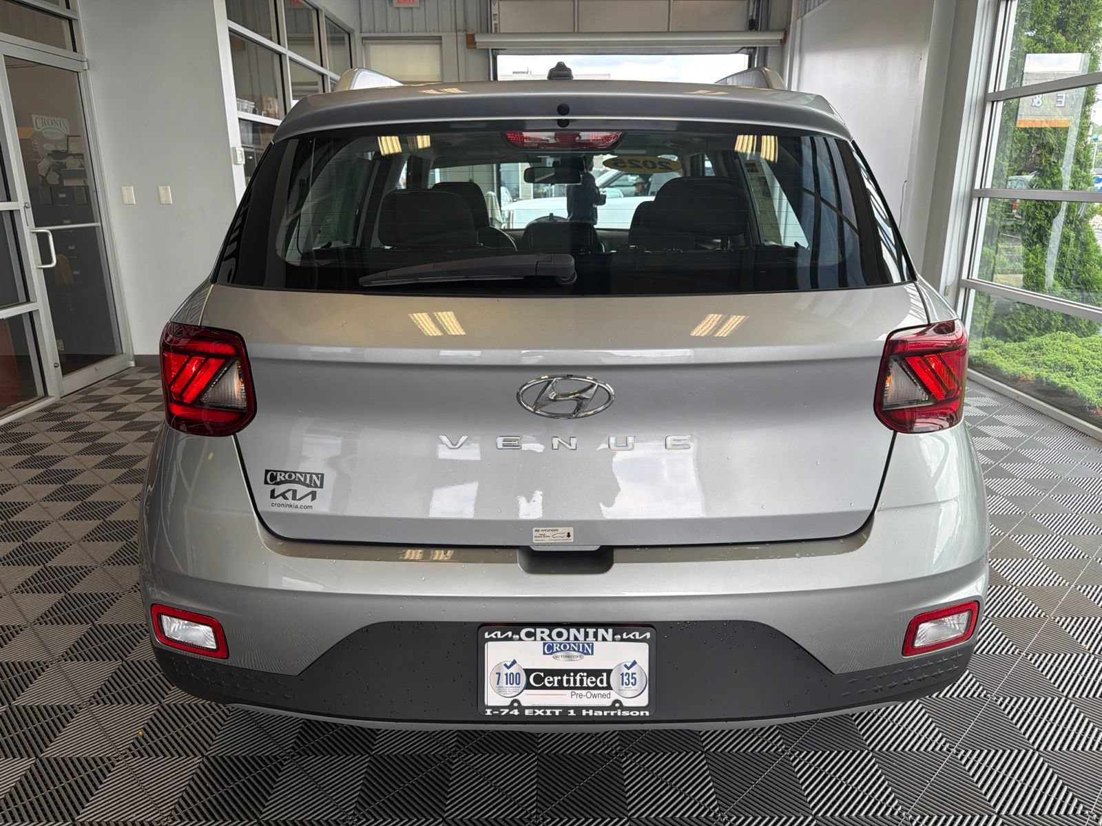Used 2025 Hyundai Venue SEL FWD image 5
