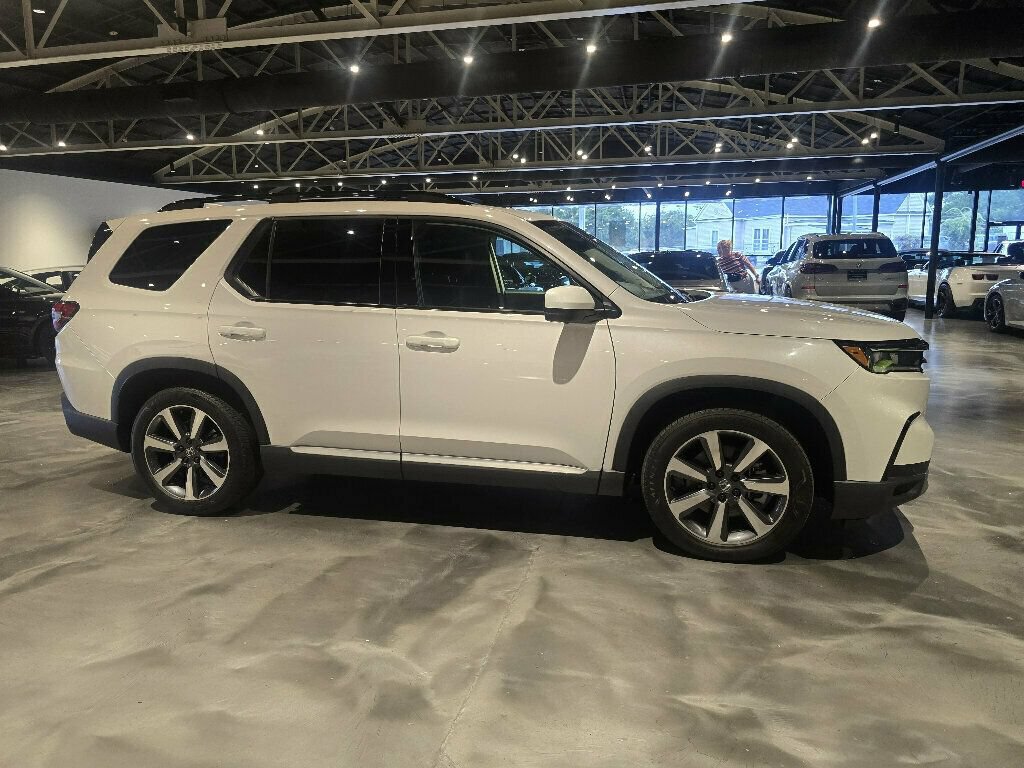 Used 2023 Honda Pilot Elite image 4
