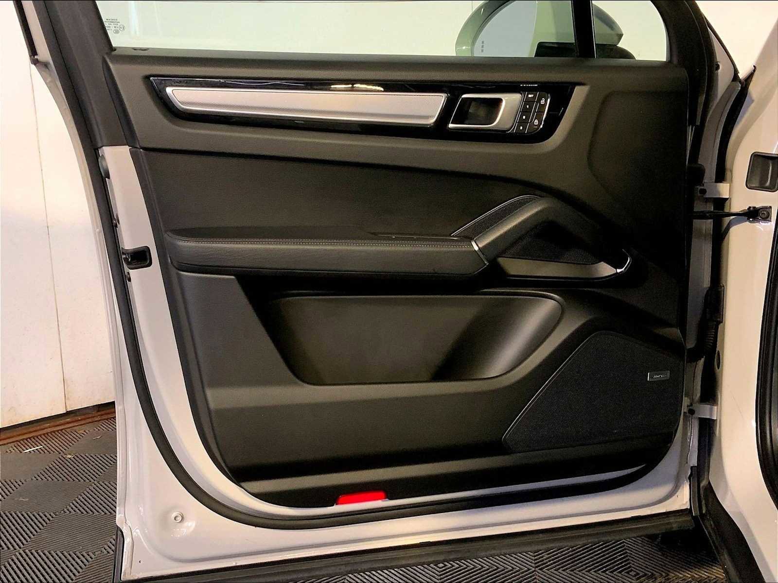 Certified 2022 Porsche Cayenne Platinum Edition image 49