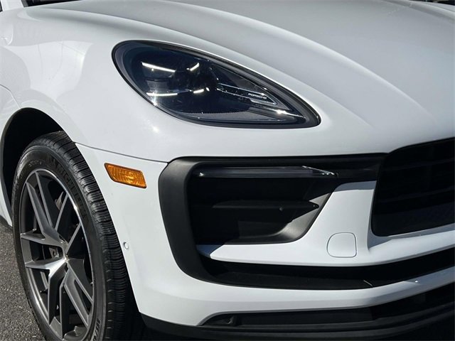Certified 2022 Porsche Macan image 11