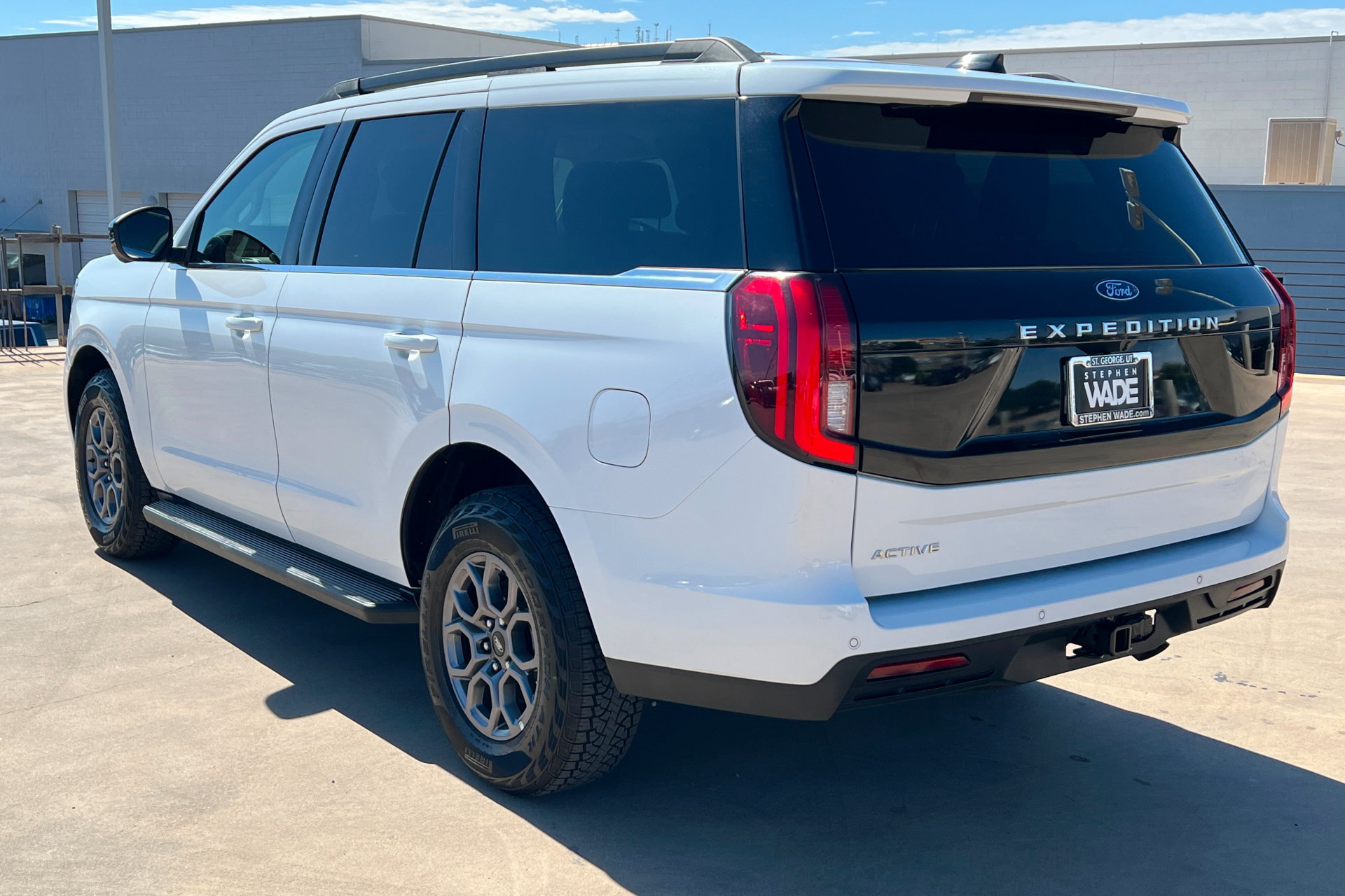 Used 2025 Ford Expedition Active AWD/4WD image 3
