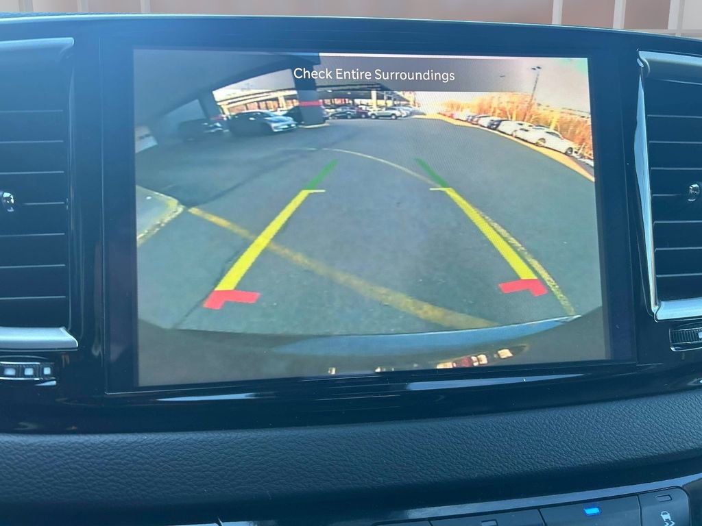 Used 2024 Chrysler Pacifica Touring-L image 31