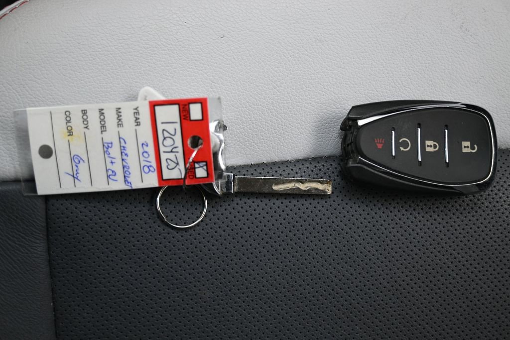 Used 2018 Chevrolet Bolt Premier w/ Driver Confidence II Package image 26