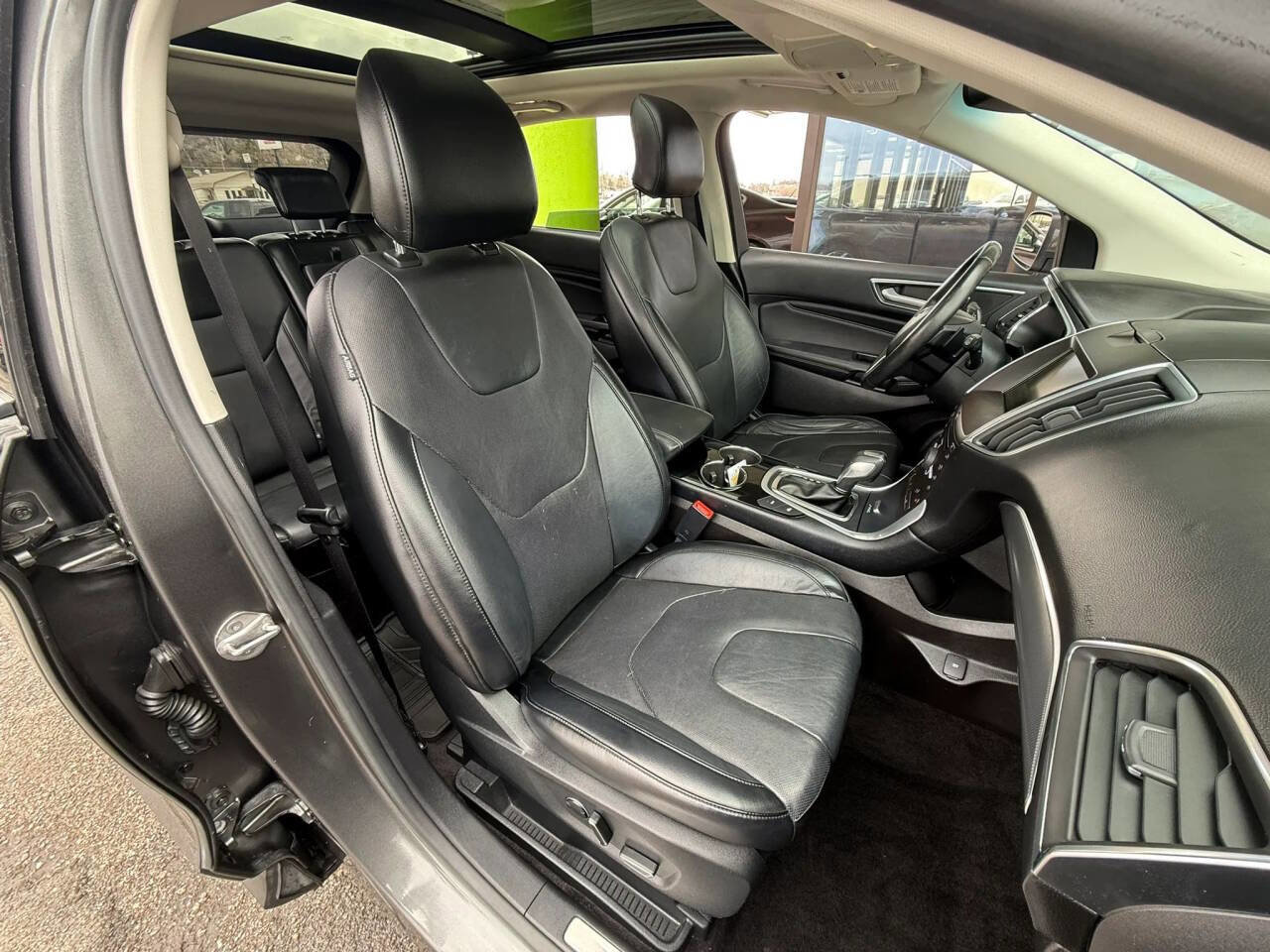 Used 2015 Ford Edge Titanium w/ Equipment Group 302A AWD/4WD image 8
