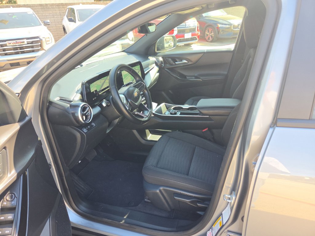 Used 2026 Chevrolet Equinox LT FWD image 4