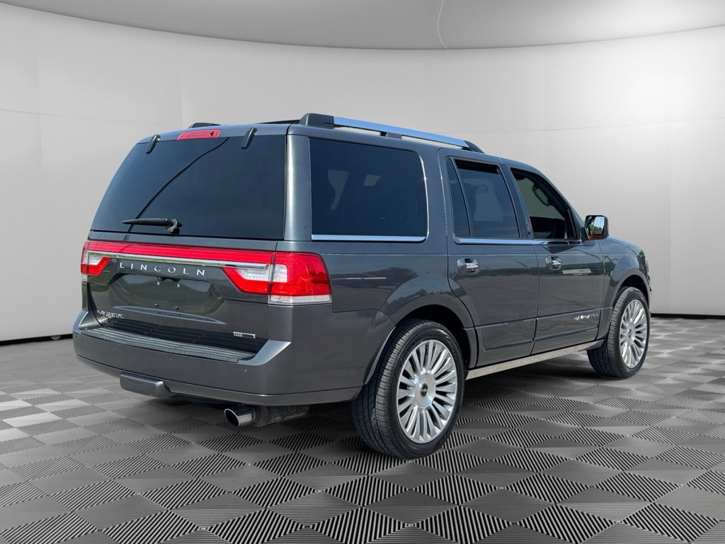 Used 2016 Lincoln Navigator Reserve AWD/4WD image 8