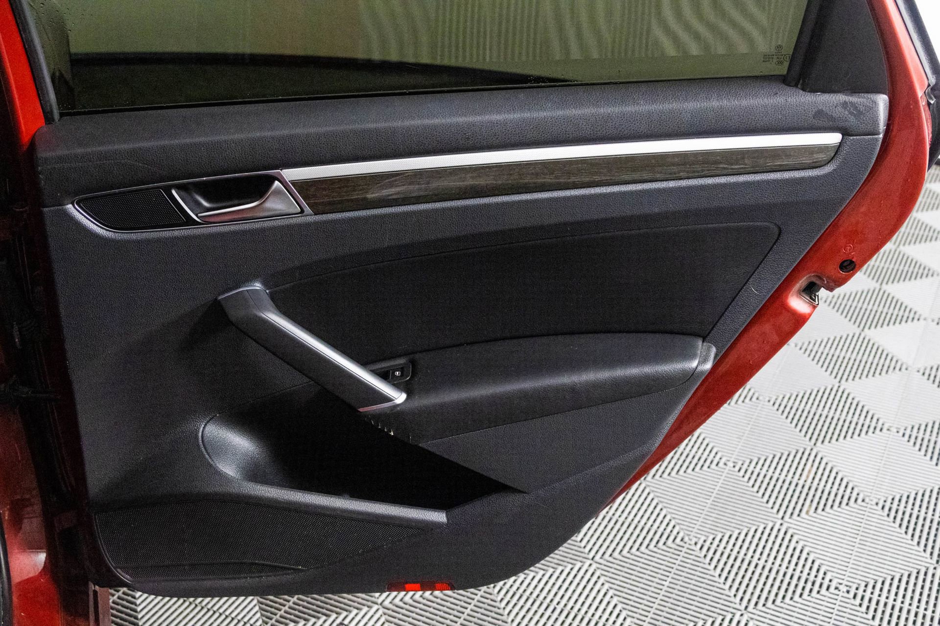 Used 2018 Volkswagen Passat 2.0T SE w/ SE Lighting Package image 39