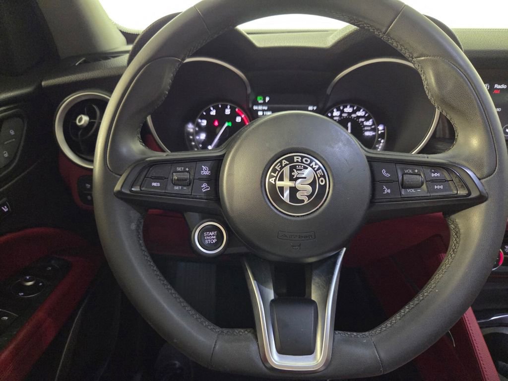 Used 2020 Alfa Romeo Stelvio image 18