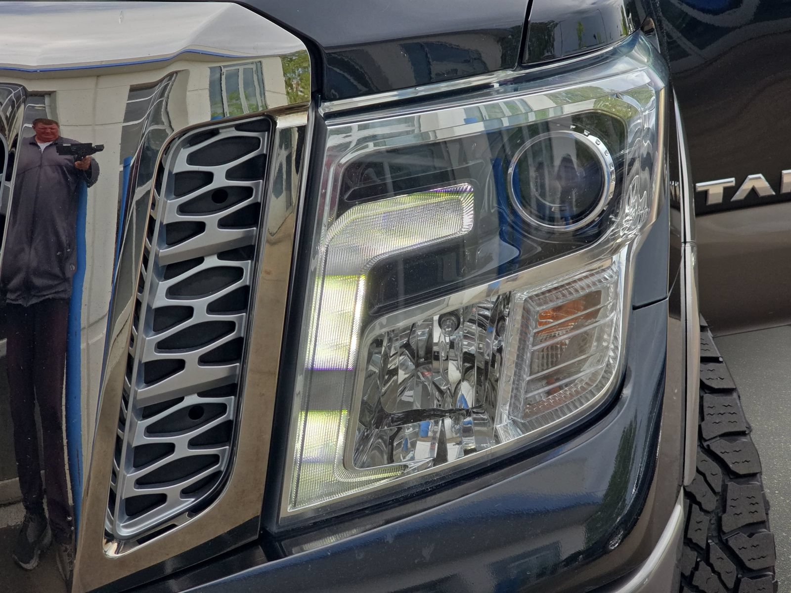 Used 2018 Nissan Titan Platinum Reserve w/ Platinum Utility Package AWD/4WD image 33