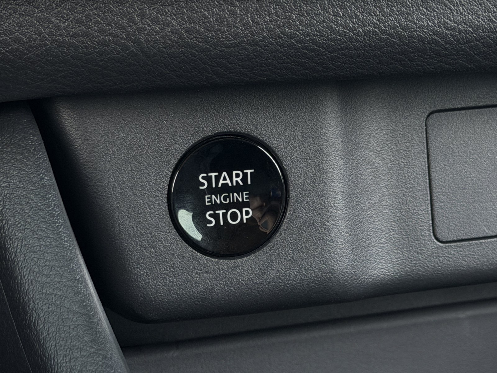 Used 2026 Nissan Rogue Dark Armor FWD image 21