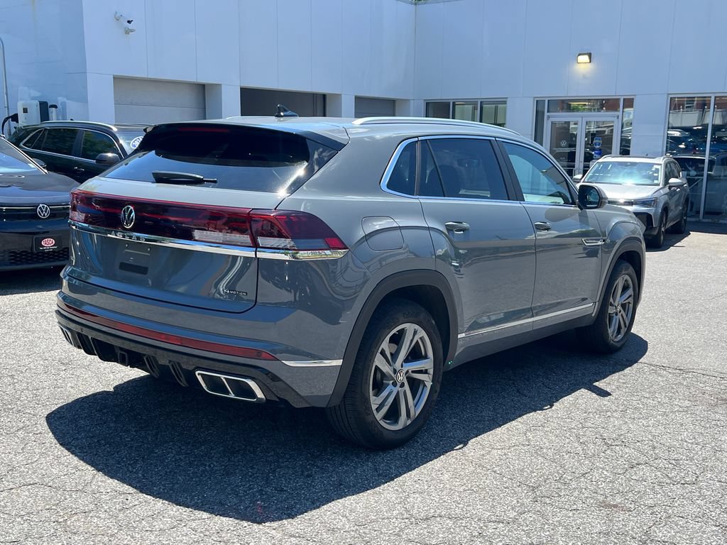 Used 2024 Volkswagen Atlas Cross Sport SEL R-Line AWD/4WD image 2
