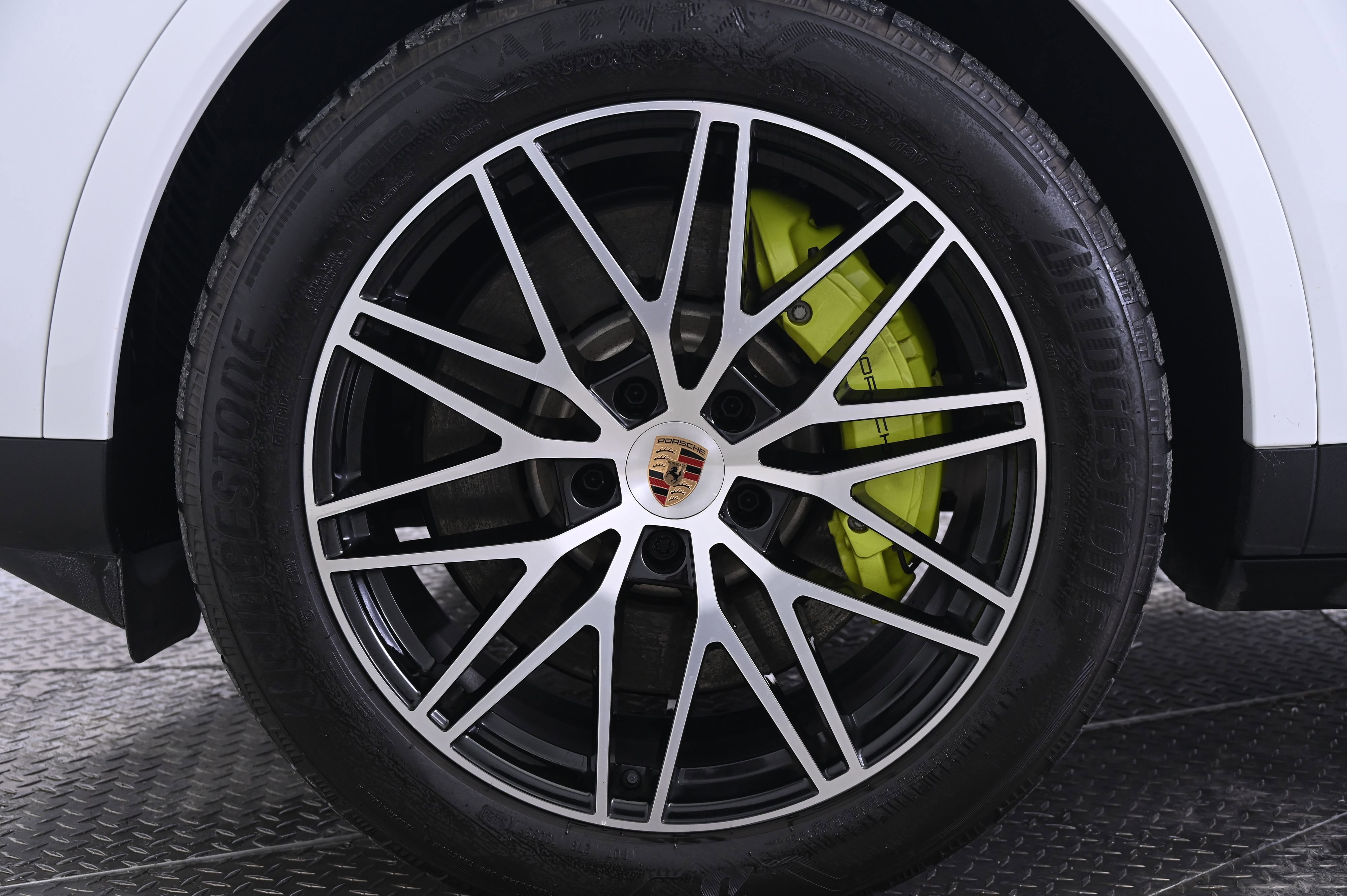 Certified 2025 Porsche Cayenne E-Hybrid image 11