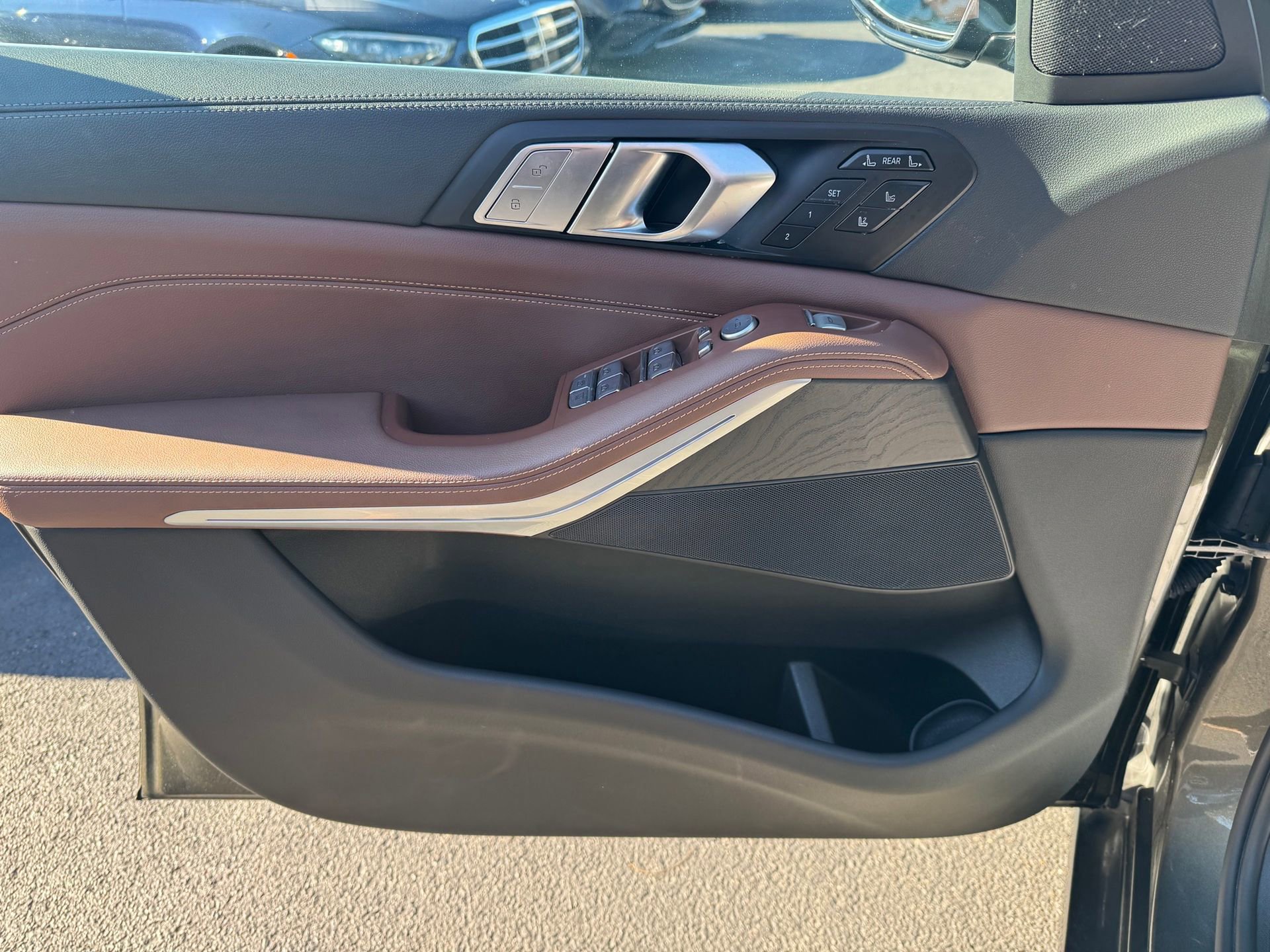 Used 2022 BMW X7 xDrive40i w/ Premium Package image 4