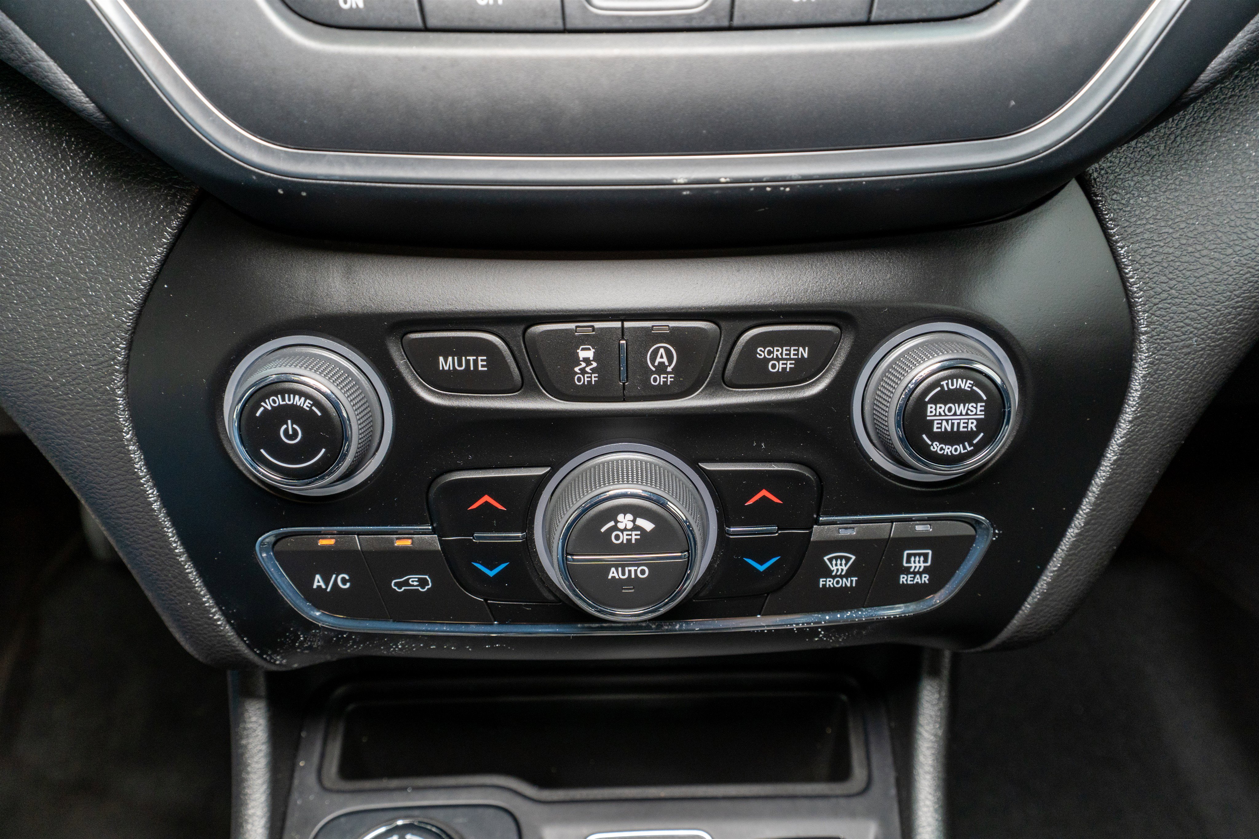 Used 2023 Jeep Cherokee Altitude Lux w/ Lux Elite Package AWD/4WD image 23