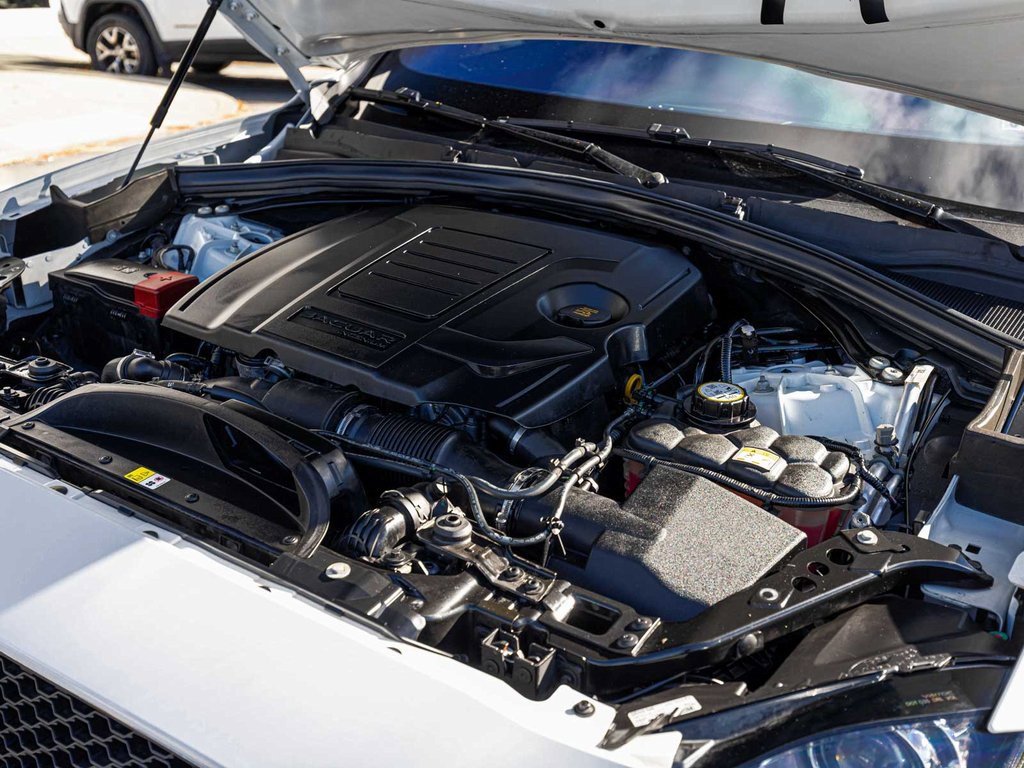 Used 2020 Jaguar F-PACE Premium image 33