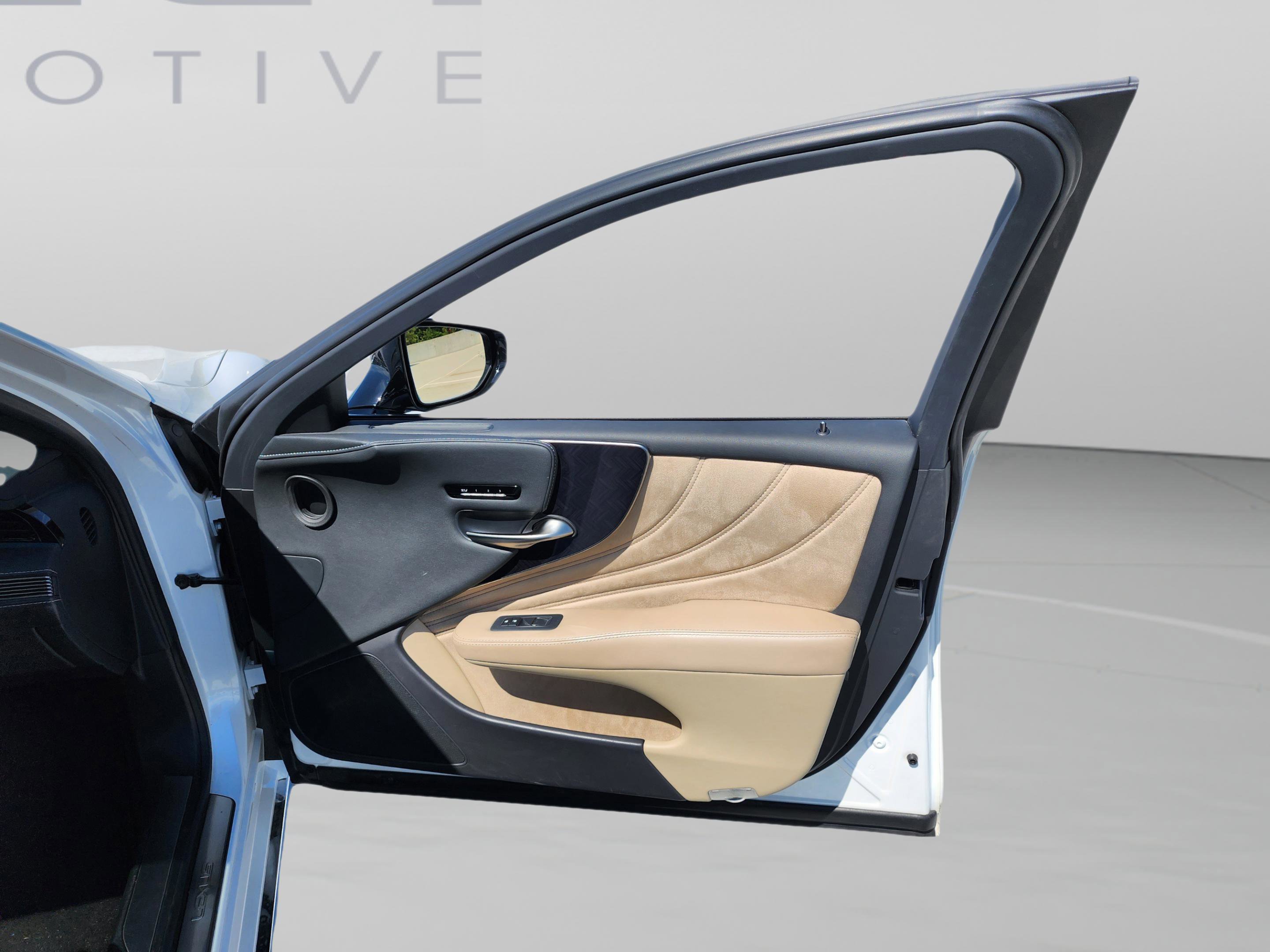 Certified 2021 Lexus LS 500 w/ Interior Upgrade Package RWD image 19