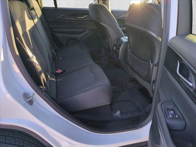 Used 2023 Jeep Grand Cherokee Laredo RWD image 20