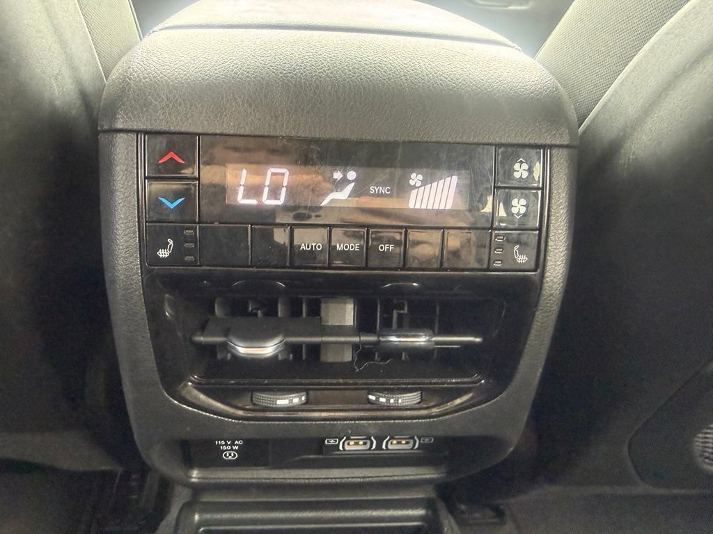 Used 2023 Jeep Grand Cherokee L Limited AWD/4WD image 35