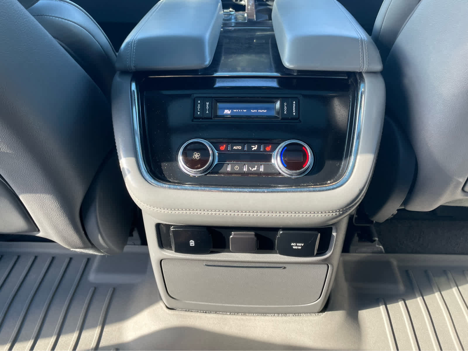 Used 2018 Lincoln Navigator Reserve w/ Technology Package image 36