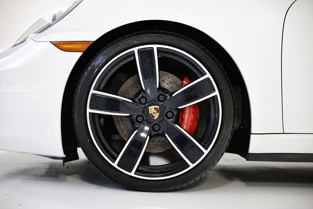 Certified 2018 Porsche 911 Targa 4S w/ Sportdesign Package image 13