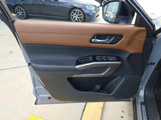 Used 2025 Nissan Pathfinder Platinum w/ Cargo Package image 11