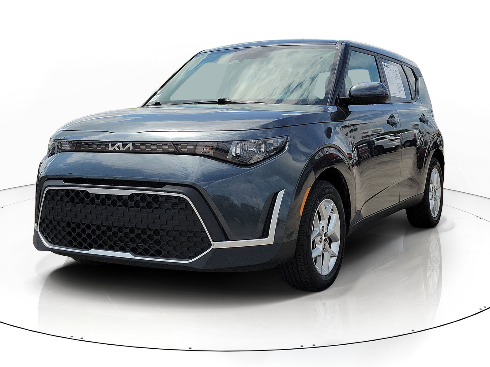 Used 2025 Kia Soul LX w/ LX Technology Package image 3
