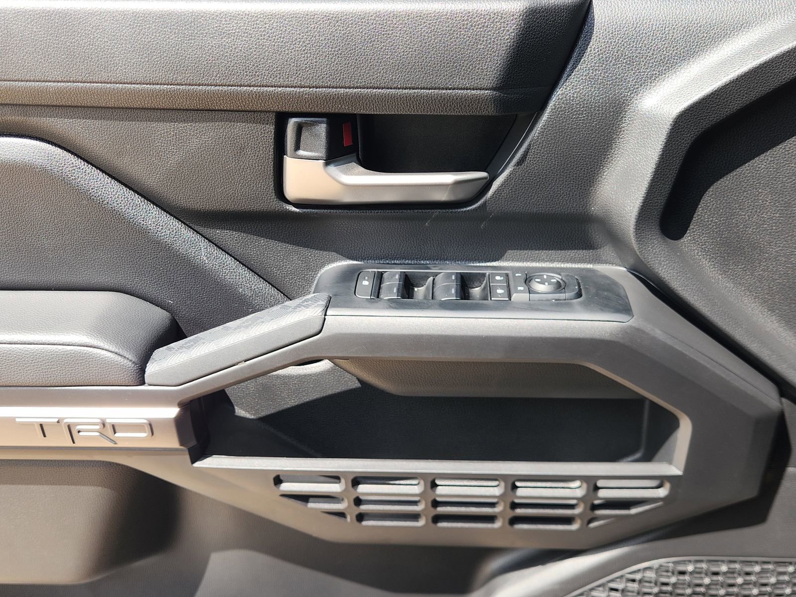 Used 2025 Toyota Tacoma TRD Sport AWD/4WD image 27