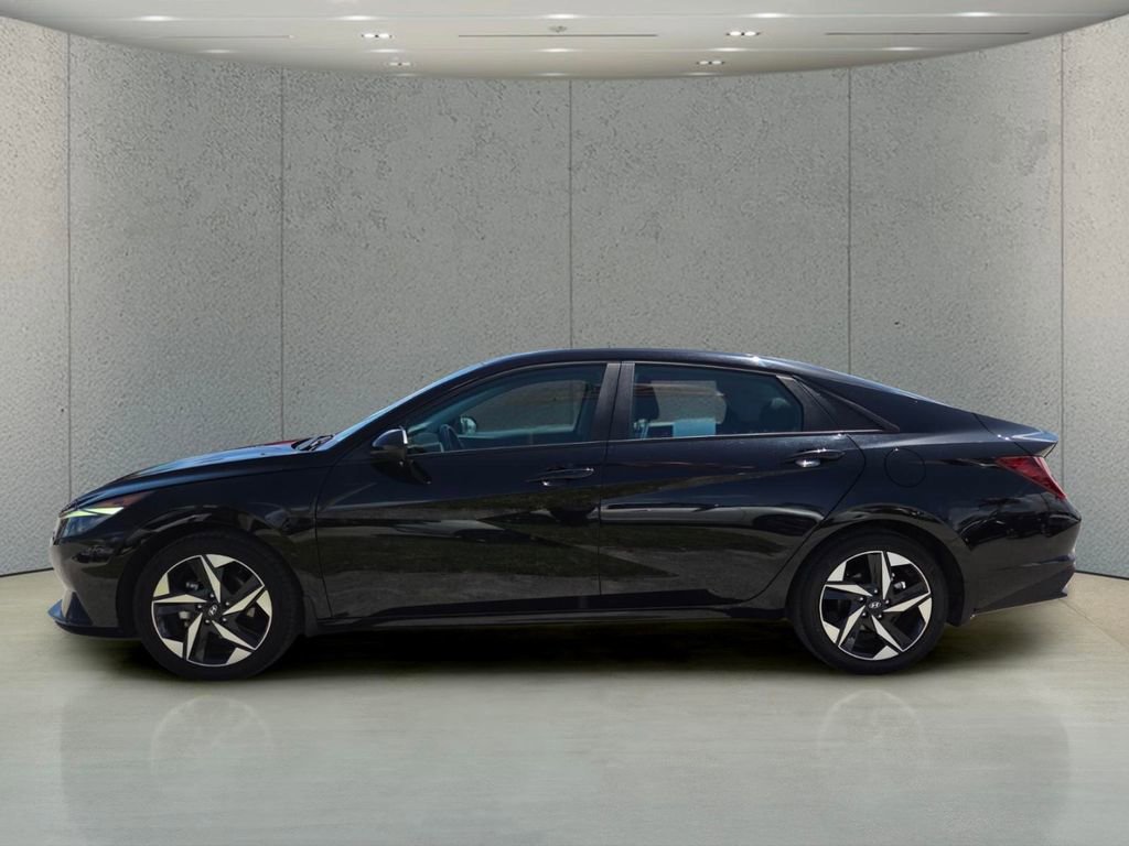 Used 2023 Hyundai Elantra SEL w/ Convenience Package image 6