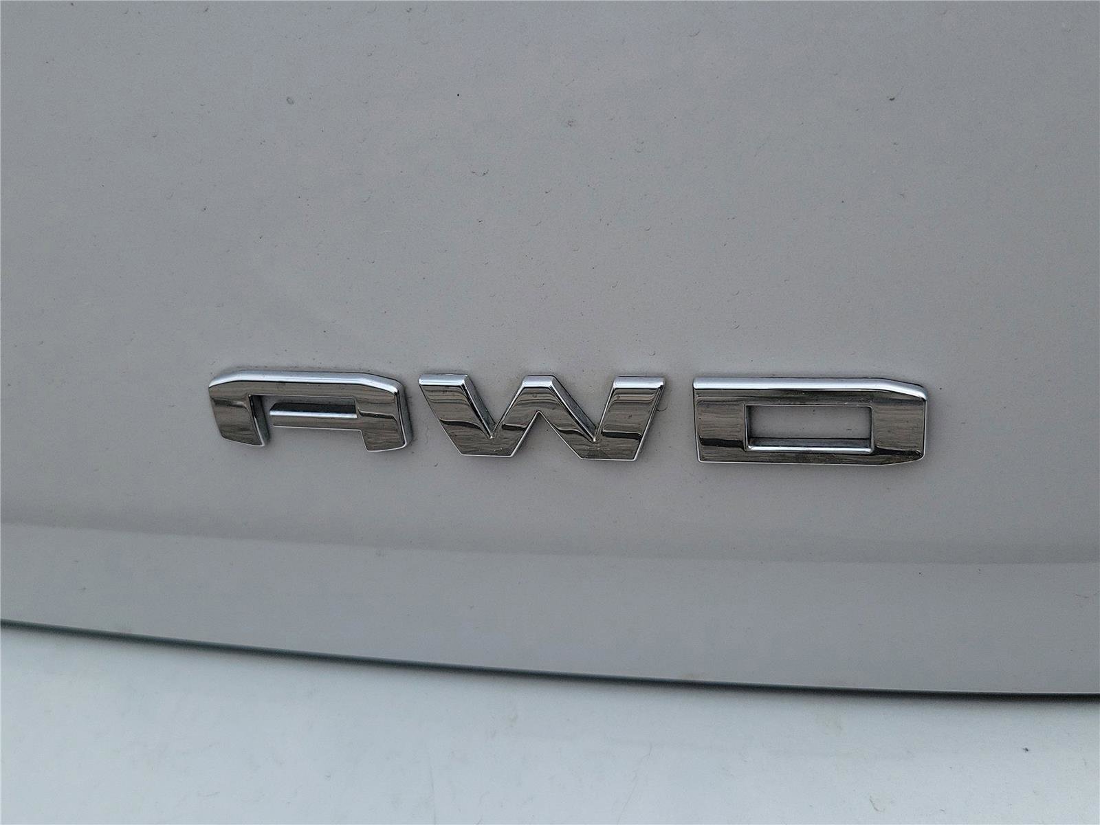 Used 2023 GMC Terrain SLT image 8