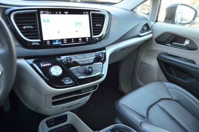 Used 2024 Chrysler Pacifica Touring-L image 24